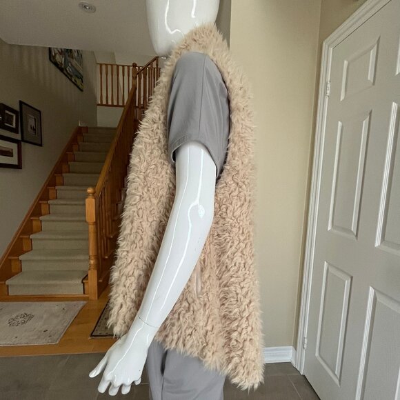 Faux Fur Fun Vest - Light tan - Picture 5 of 13
